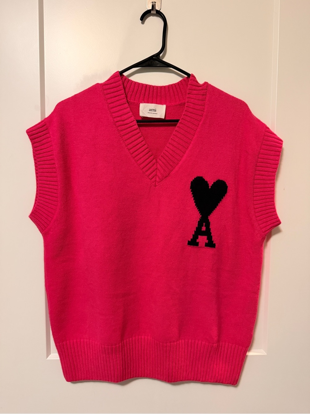 Ami Oversized Hot Pink V-Neck Knit Vest with Black Heart A Logo
